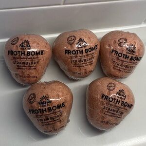 Pacha Soap Company Strawberry Froth Bomb Bath Set of 5 NEW